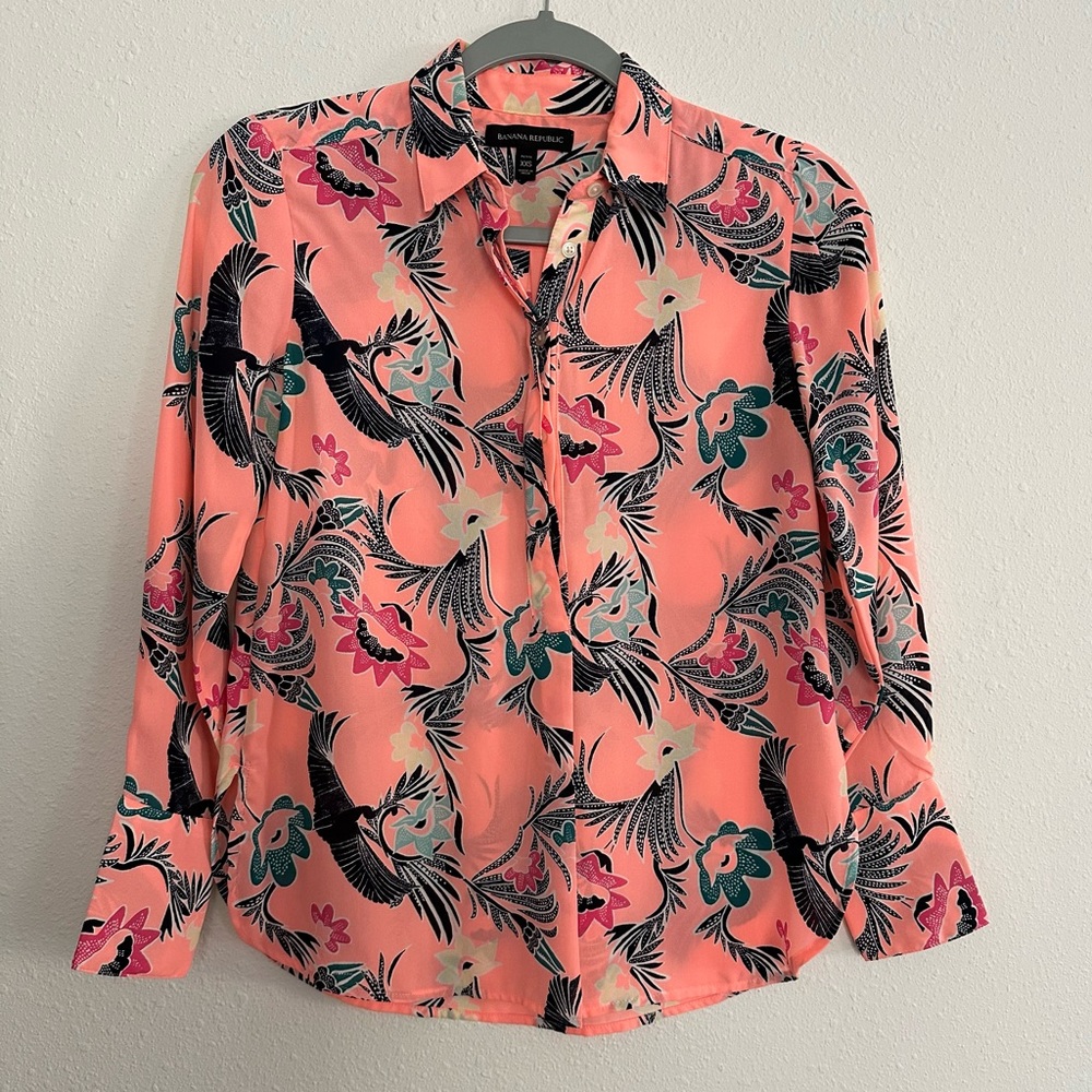 Banana Republic button front silky blouse